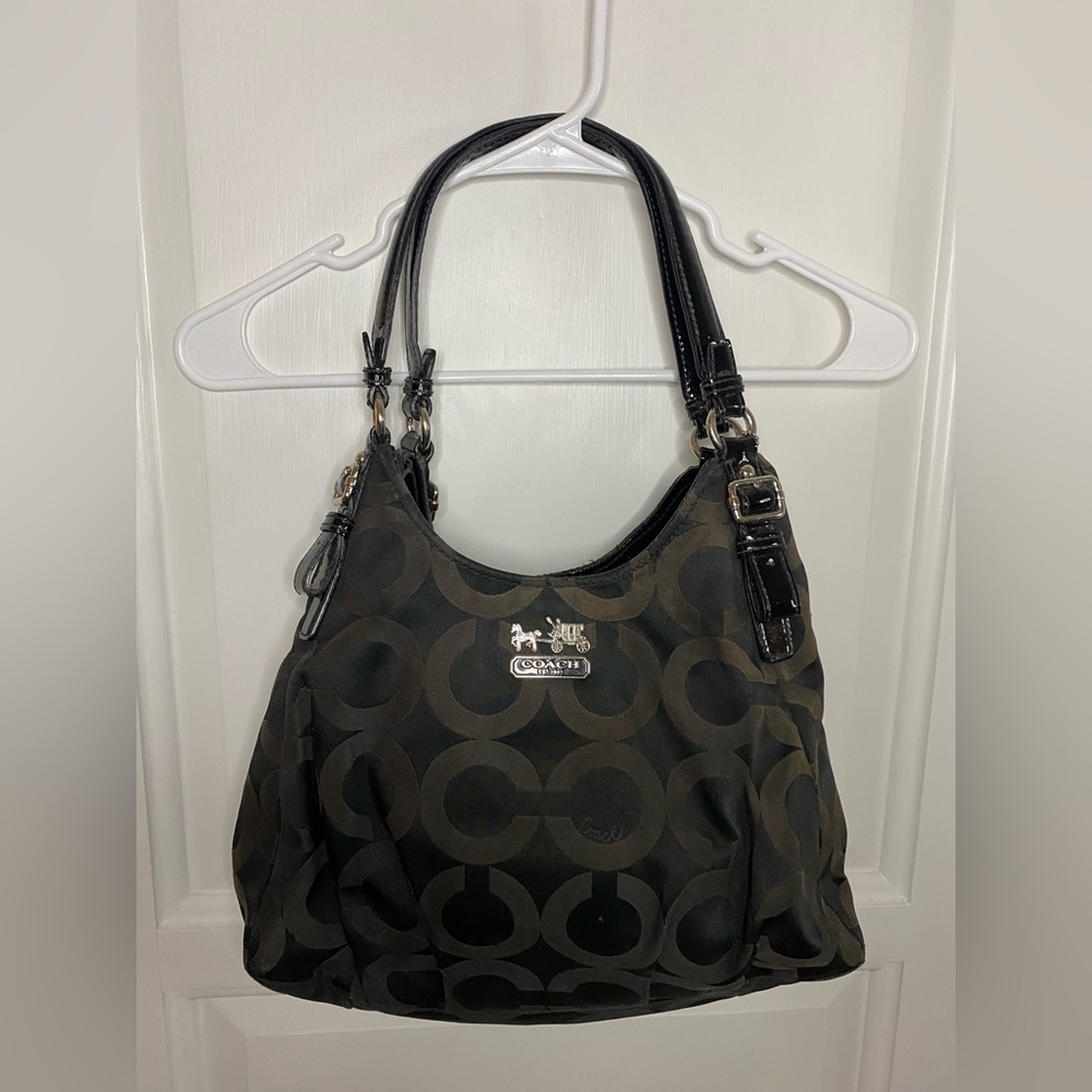 Real coach purse!!! Hardly used. Super cute, holds a lot!!!